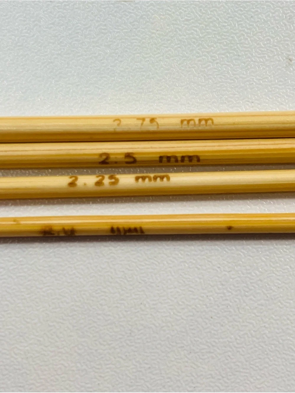 NEW 4 Set of Colorful Wooden Circular Knitting Needles sizes 2.0 2.25 2.5 2.75